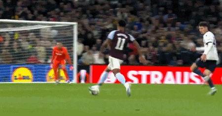 禁区右路横 禁区右路横