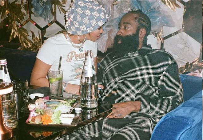 哈登的女友, 两人几乎是 哈登的女友, 两人几乎是