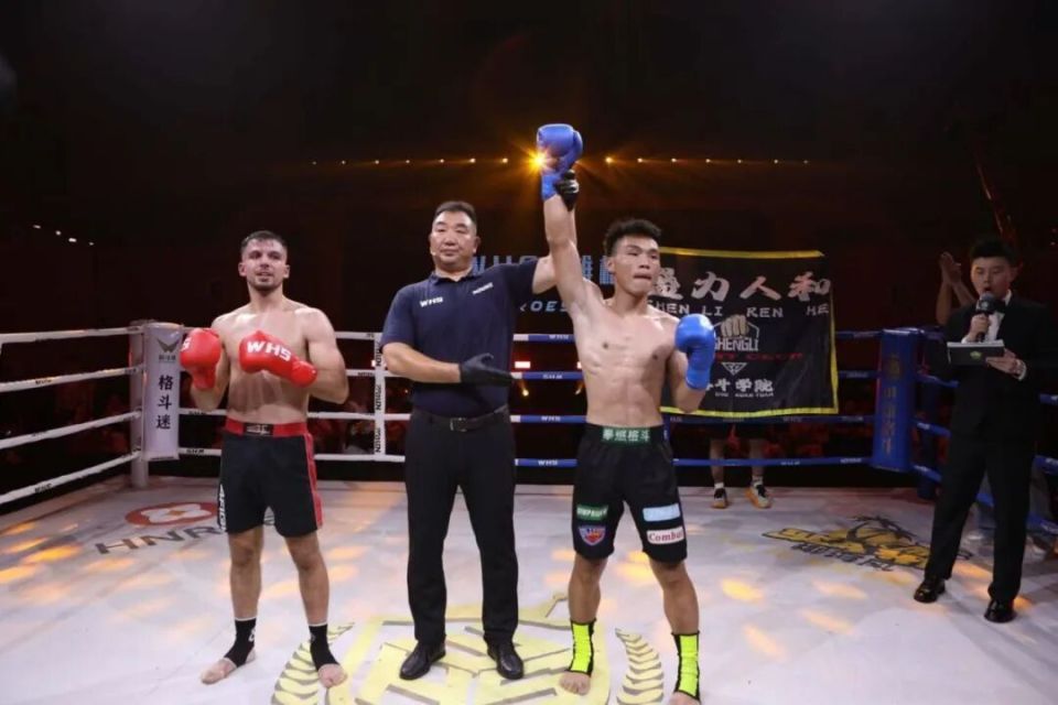 安德烈在W, 胞克里莫夫