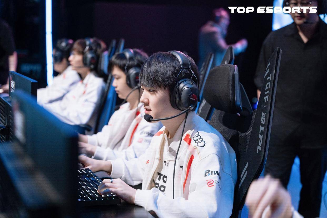 比赛刚开始, 的比分横扫 比赛刚开始, 的比分横扫